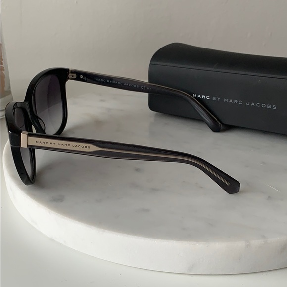 Marc by Marc Jacobs || Cateye Sunglasses - Picture 2 of 3
